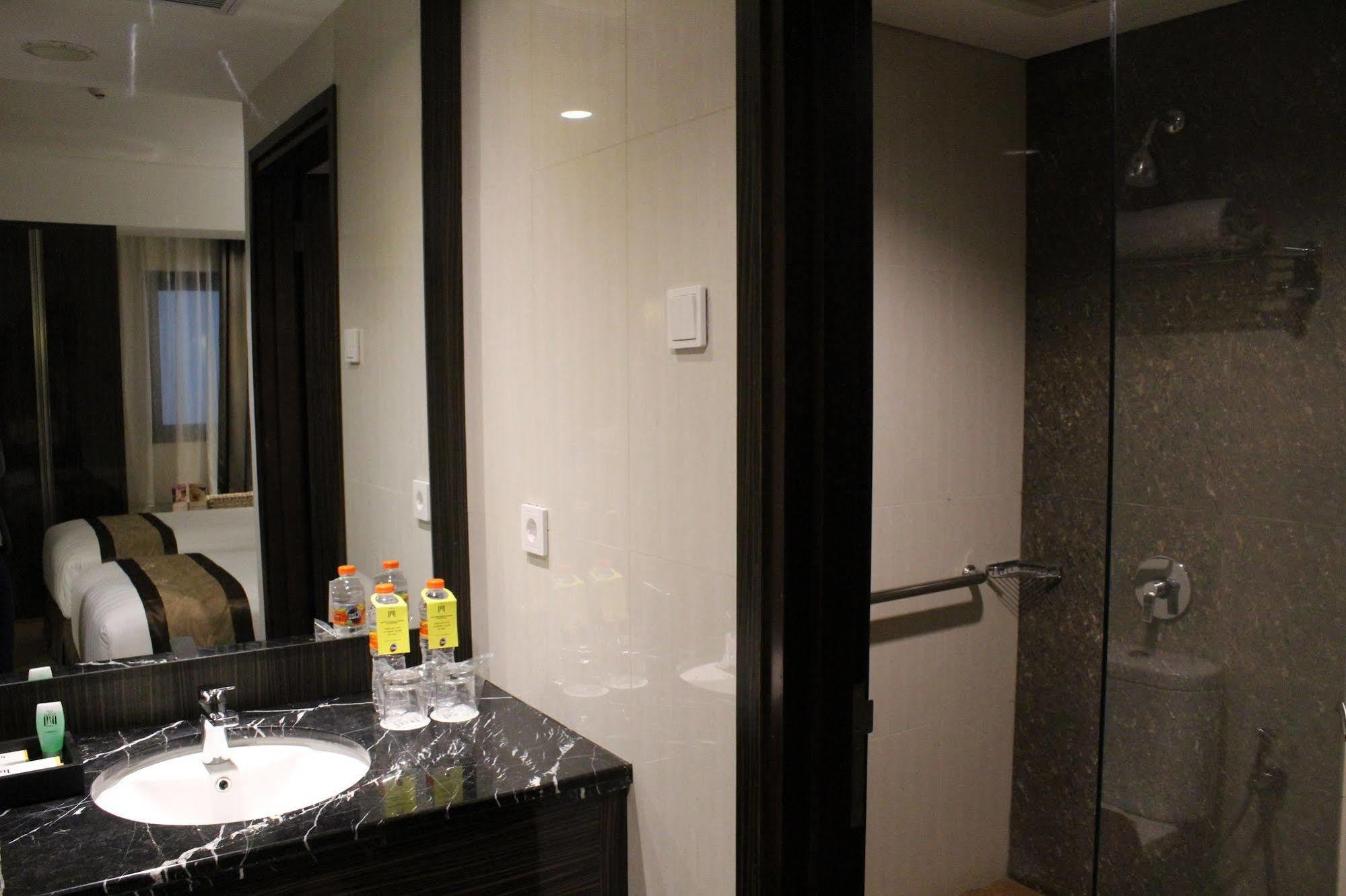 The Atrium Hotel & Resort Yogyakarta Melati Εξωτερικό φωτογραφία