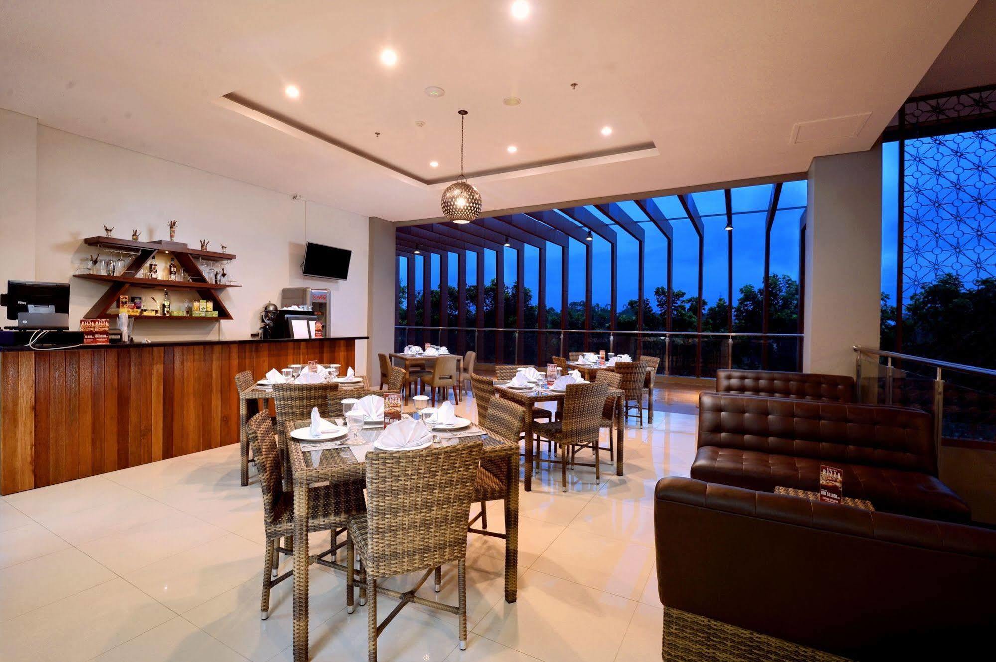 The Atrium Hotel & Resort Yogyakarta Melati Εξωτερικό φωτογραφία